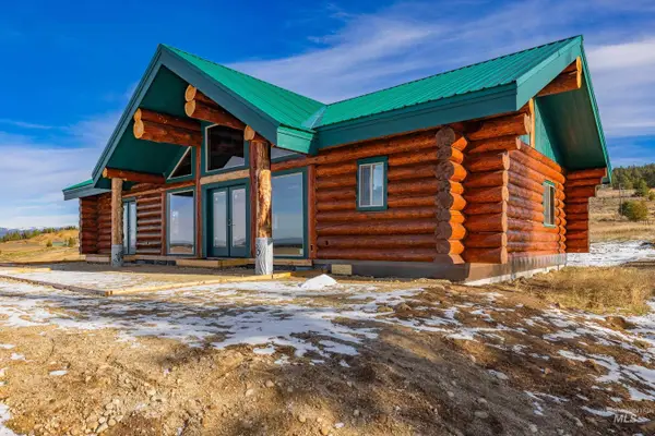 12594 Takeuchi Dr, Donnelly, ID 83615