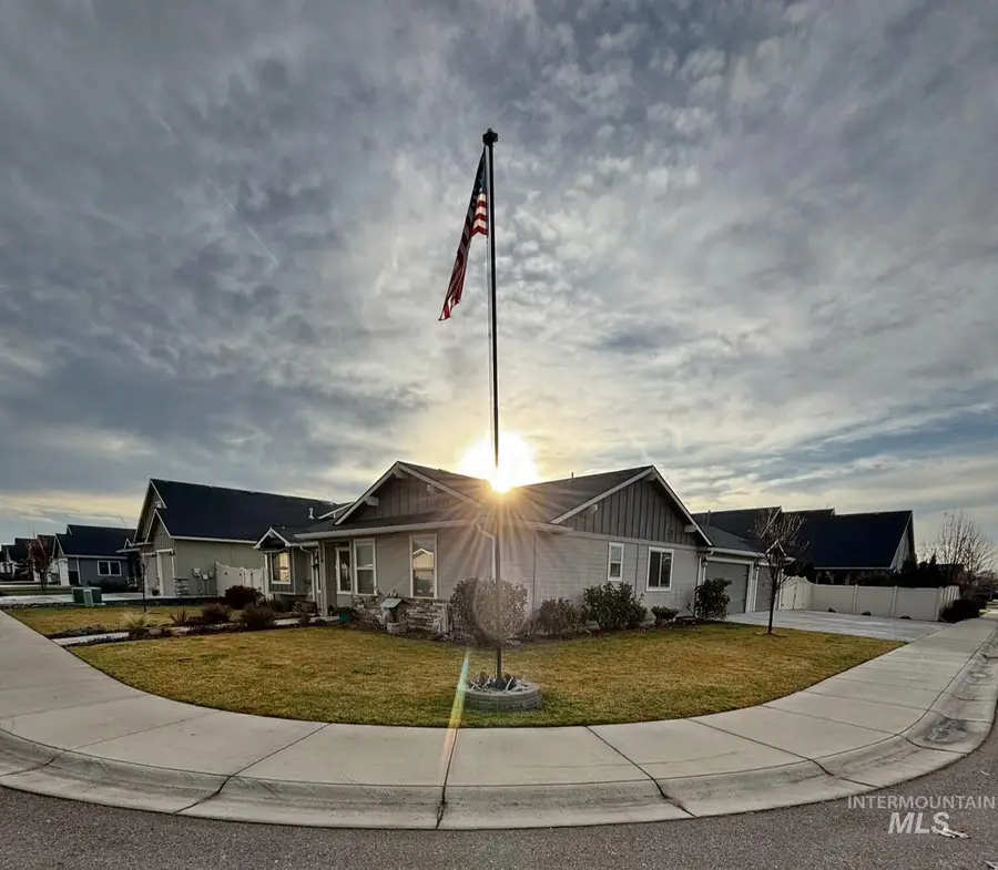 1506 Cottonwood Dr, Fruitland, ID 83619 - Image #2