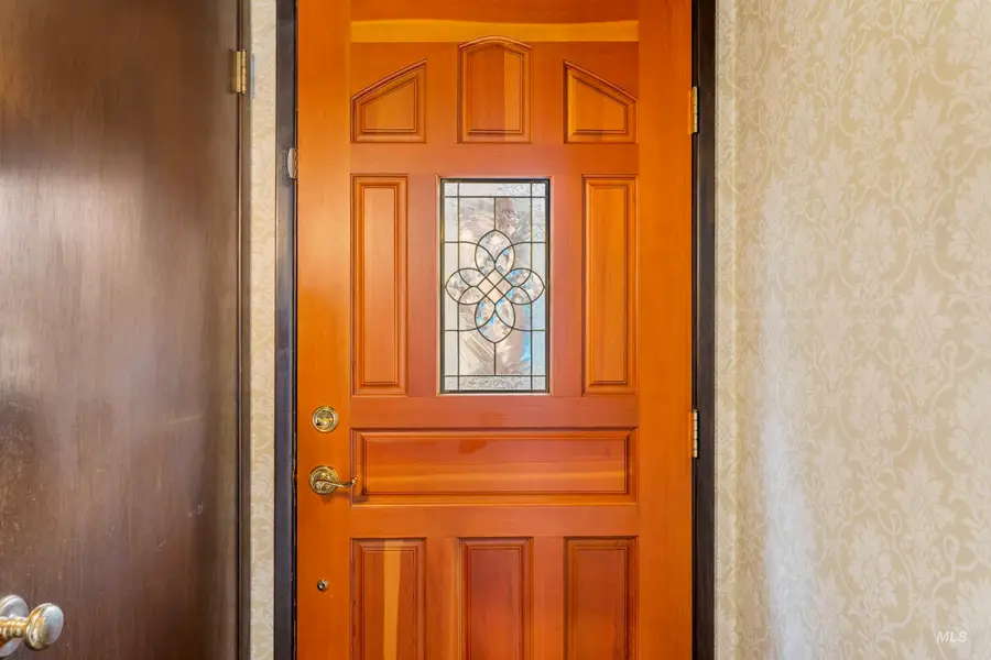 1009 E Strawberry Lane, Boise, ID 83712 - Image #2