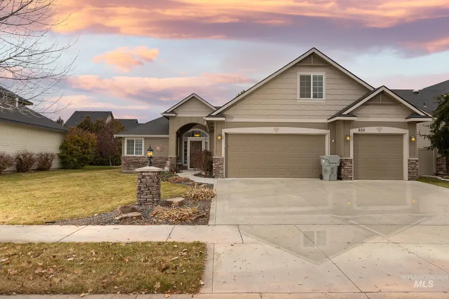 835 W Heather Woods Dr, Nampa, ID 83686 - Image #2