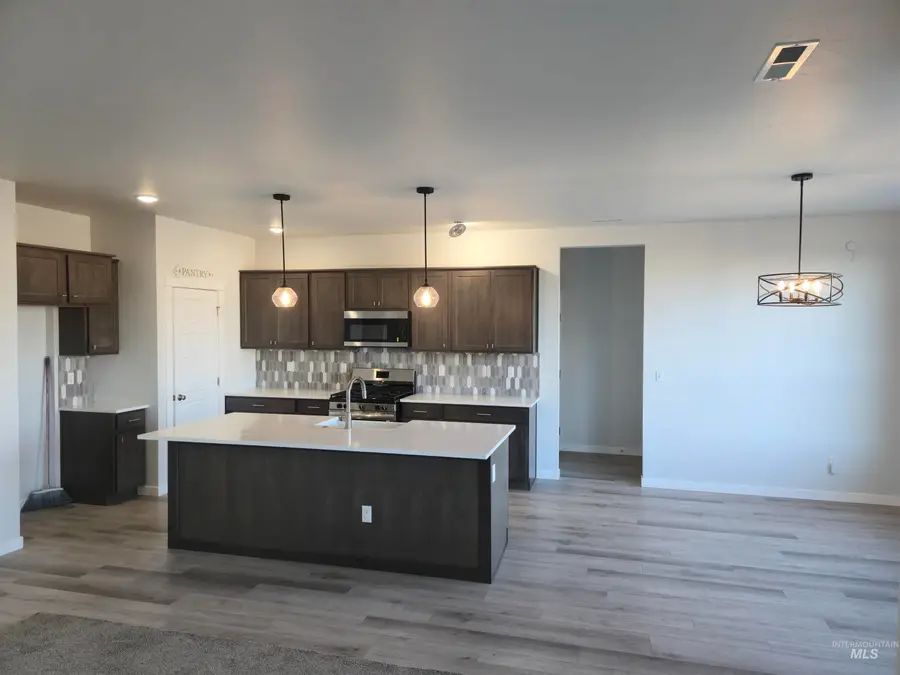 7092 W Grand Rapids Dr, Meridian, ID 83646 - Image #2