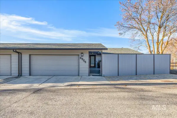 4955 N Bitterbrush Drive, Boise, ID 83703