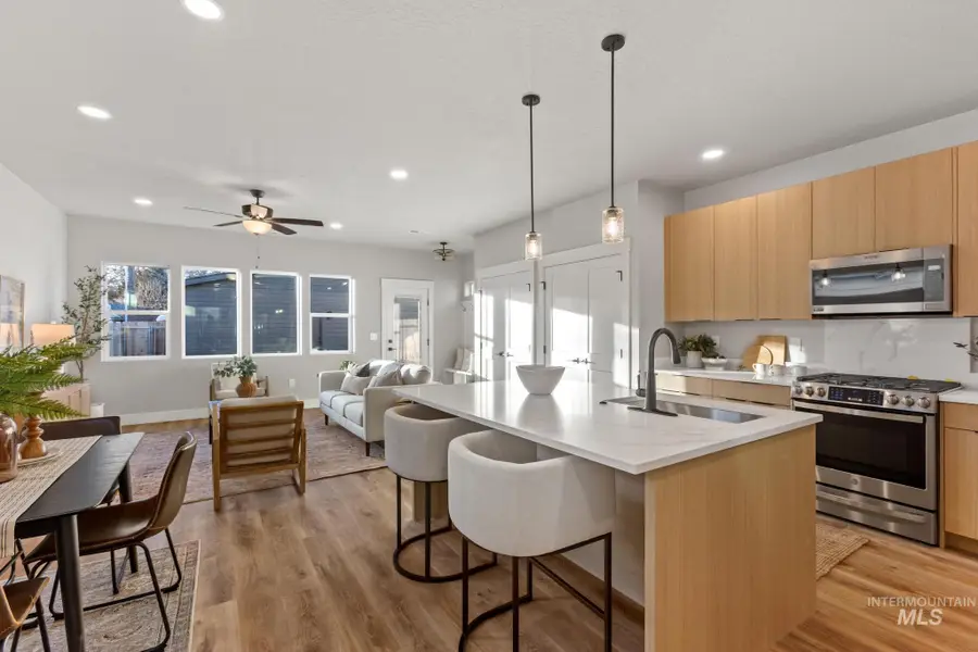 2111 S Pacific St, Boise, ID 83705 - Image #2