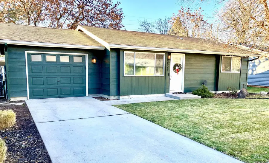 3897 S Yorktown Way, Boise, ID 83706 - Image #2