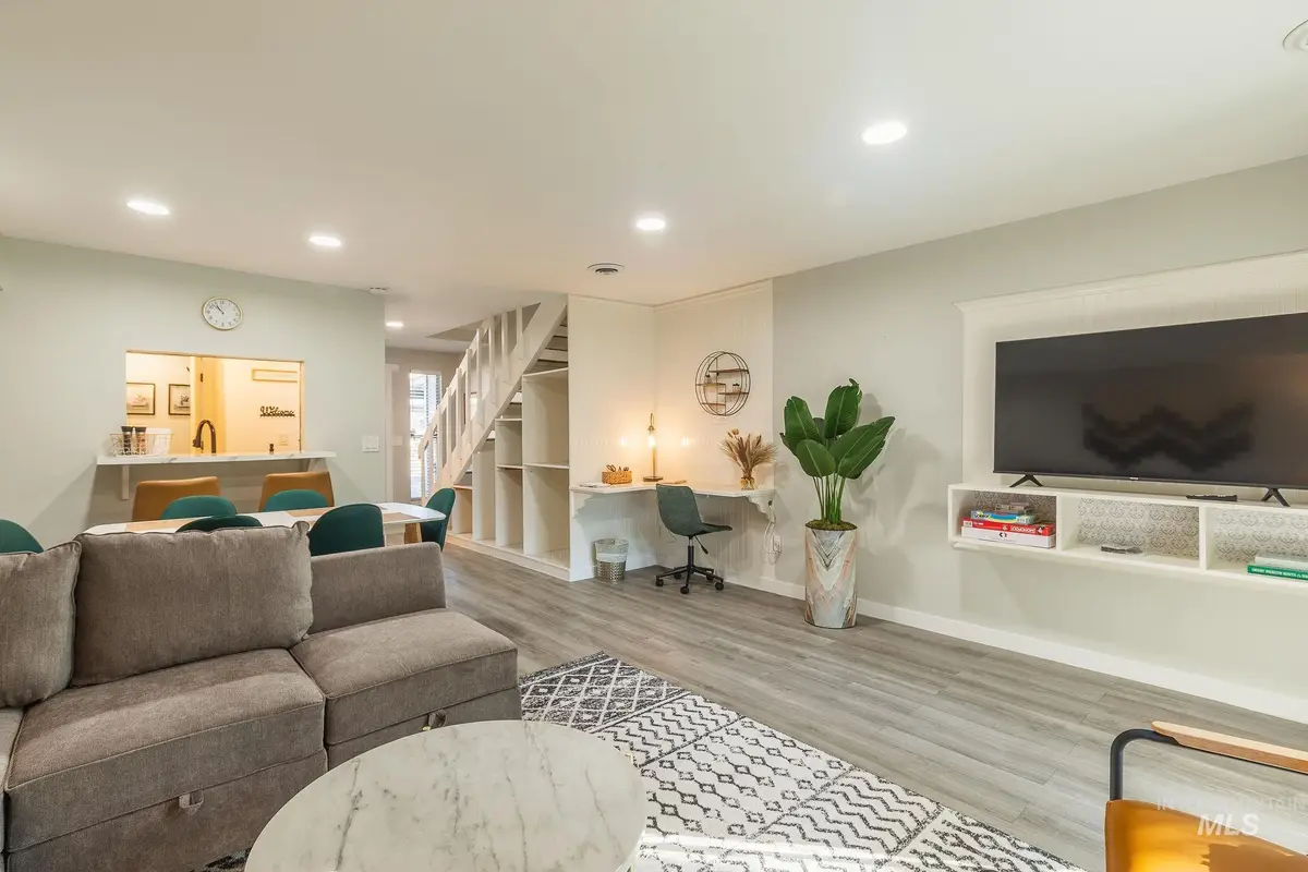 352 N Eagle Glen, Eagle, ID 83616 - Image #1