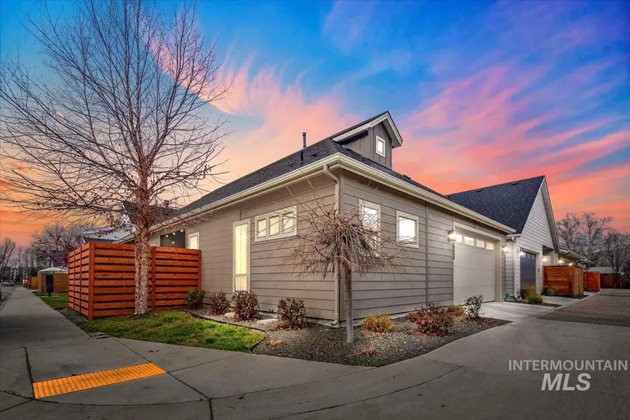 2453 N Birchgrove Ln, Boise, ID 83703 - Image #3
