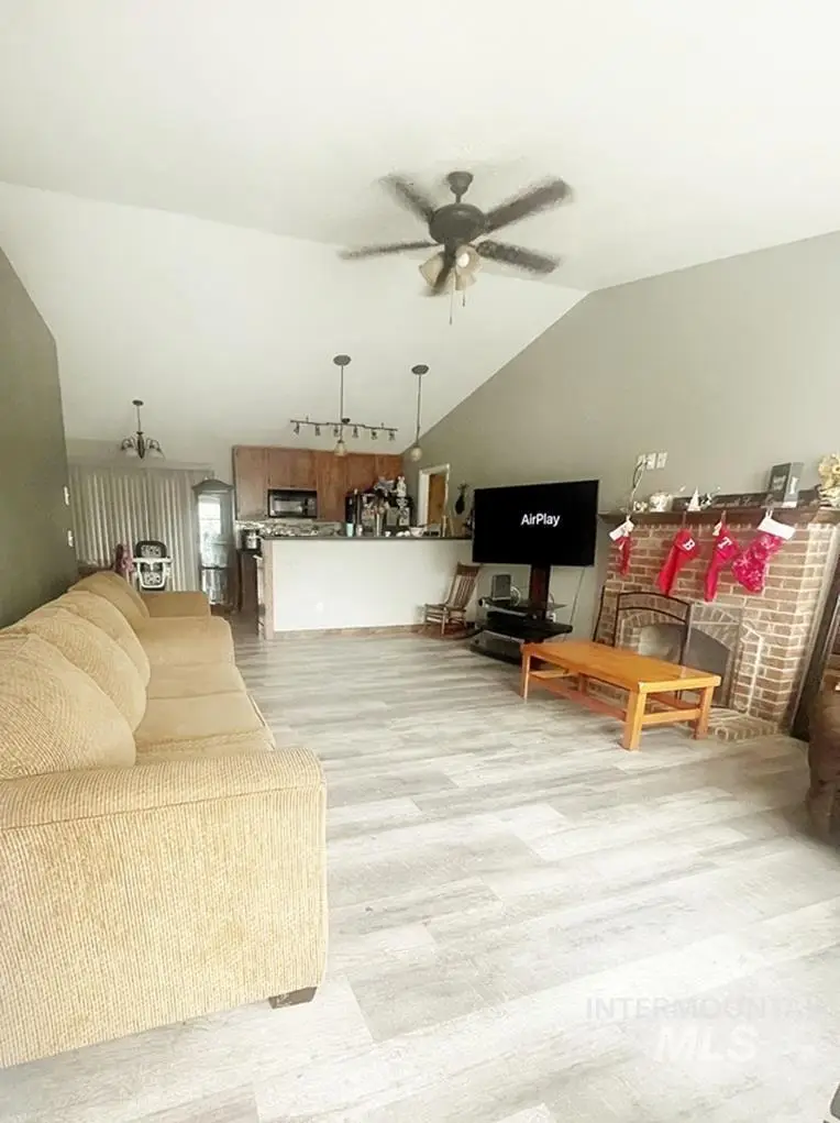 203 Hudson Avenue, Nampa, ID 83651 - Image #2