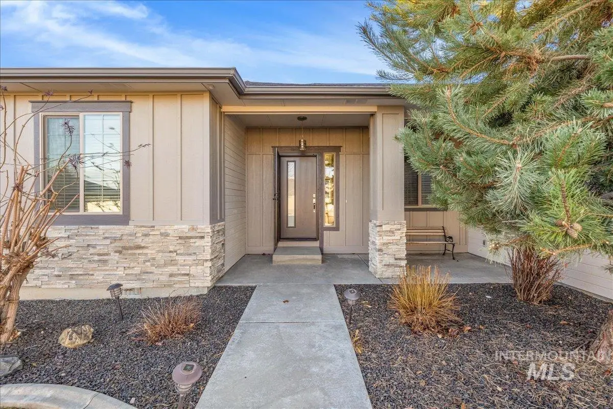 2415 W Sheridan Ave, Nampa, ID 83686 - Image #1