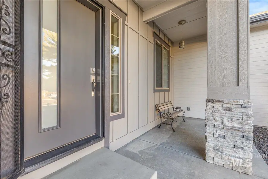 2415 W Sheridan Ave, Nampa, ID 83686 - Image #2