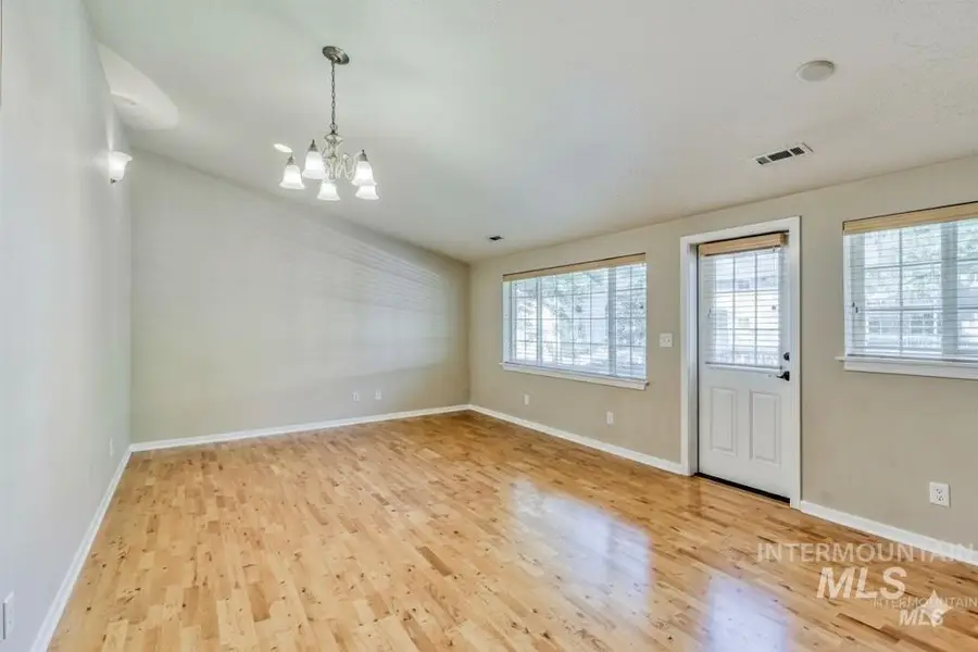 225 W Village Ln, Boise, ID 83702 - #2