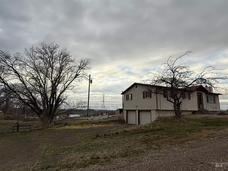 2932 S Arthur, American Falls, ID 83211 - #2