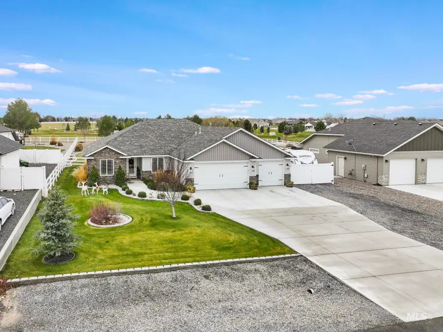 4060 Mountain Vista Ln, Filer, ID 83328 - Image #2