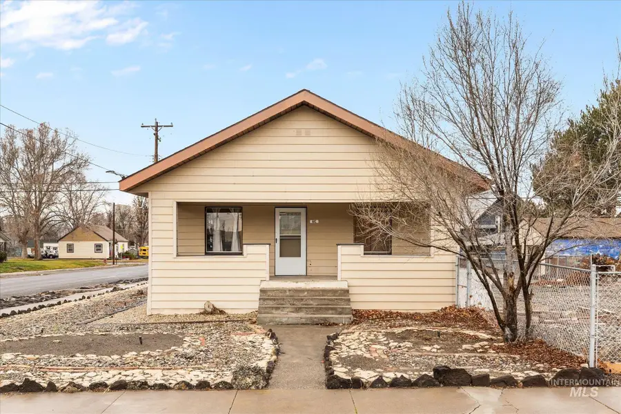 8 E Arthur Ave, Glenns Ferry, ID 83623 - Image #2