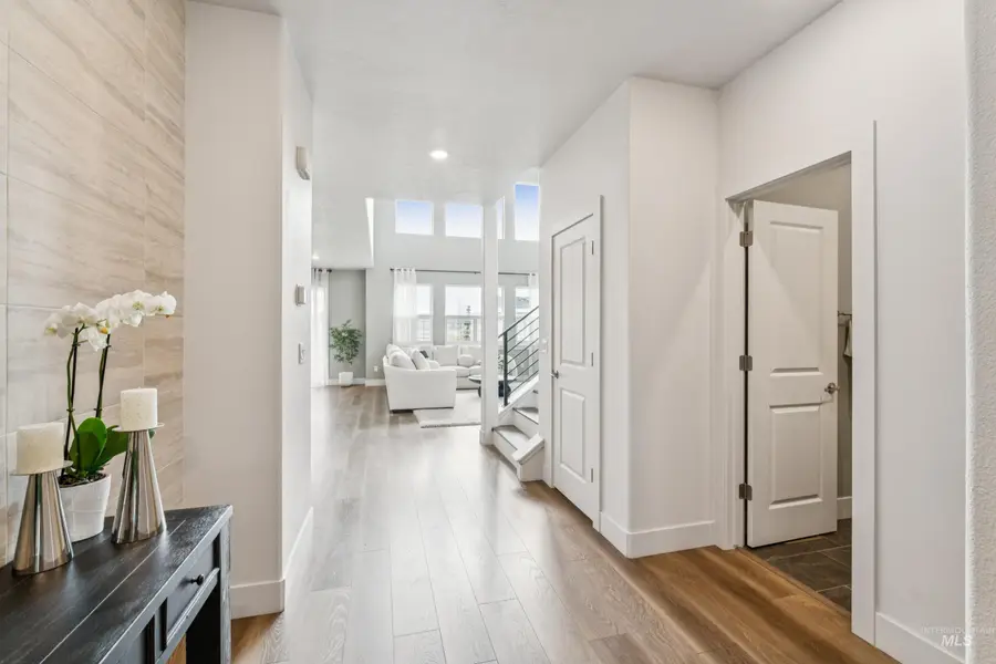 305 E Cusick Street, Meridian, ID 83642 - Image #2