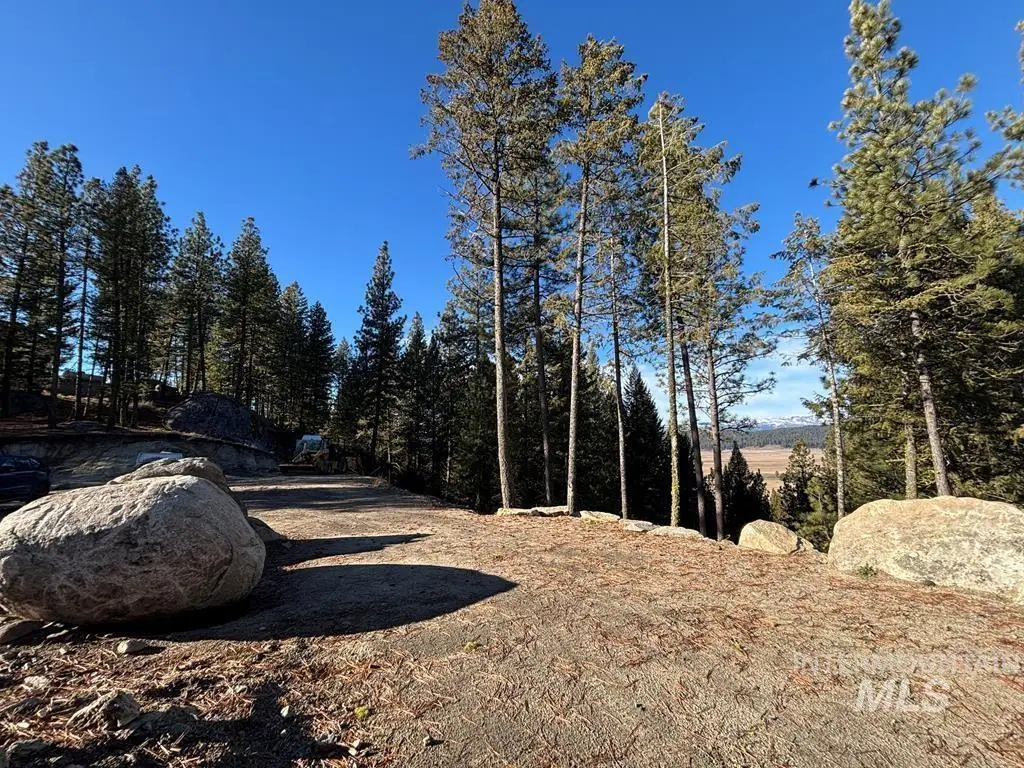 28 Sarah Way, Cascade, ID 83611 - Image #1