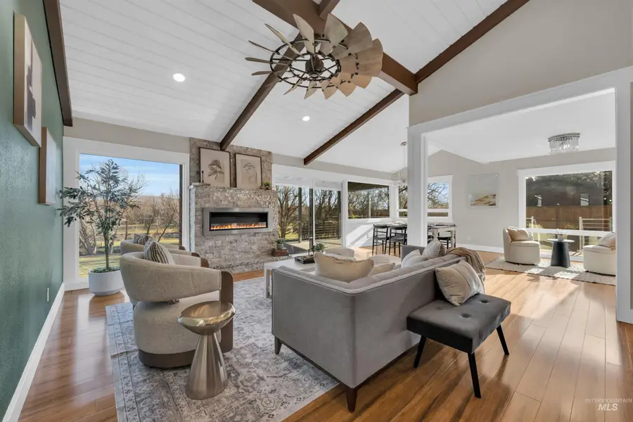 936 N Arlington Dr, Eagle, ID 83616 - Image #2