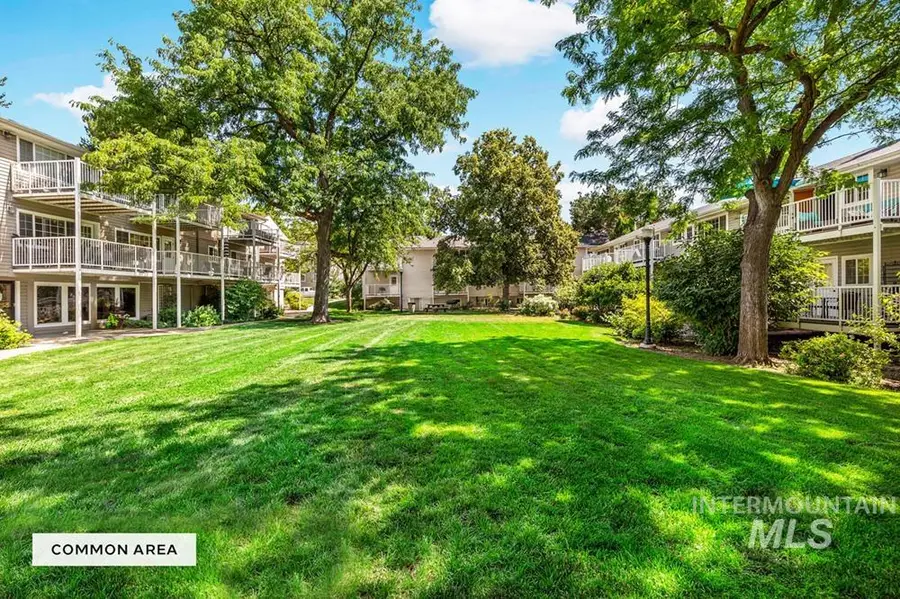 419 W Village Ln, Boise, ID 83702 - Image #2