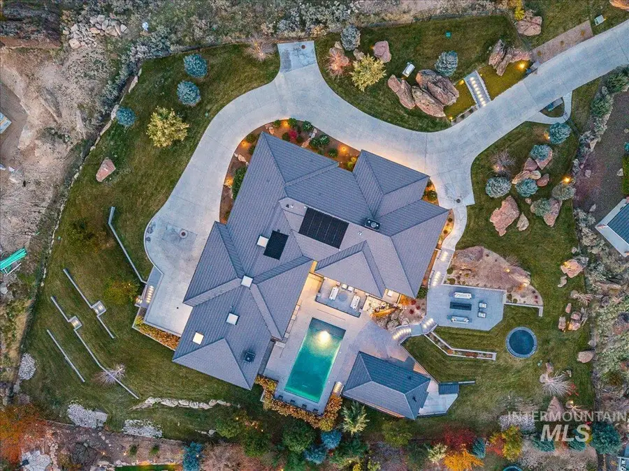 1674 S Ridge Point Pl, Boise, ID 83712 - Image #2