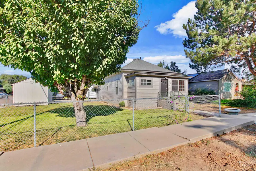 223 S Elder St, Nampa, ID 83686 - Image #2