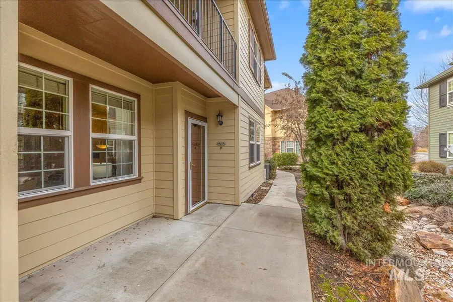 1262 E Winding Creek Dr, Eagle, ID 83616 - Image #2