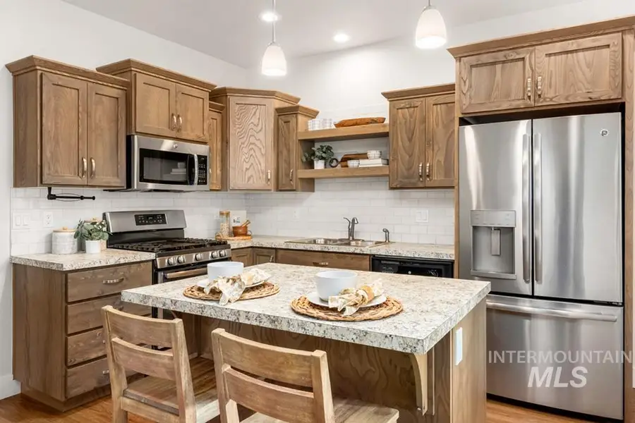 3637 N Carr Ln, Garden City, ID 83714 - #3