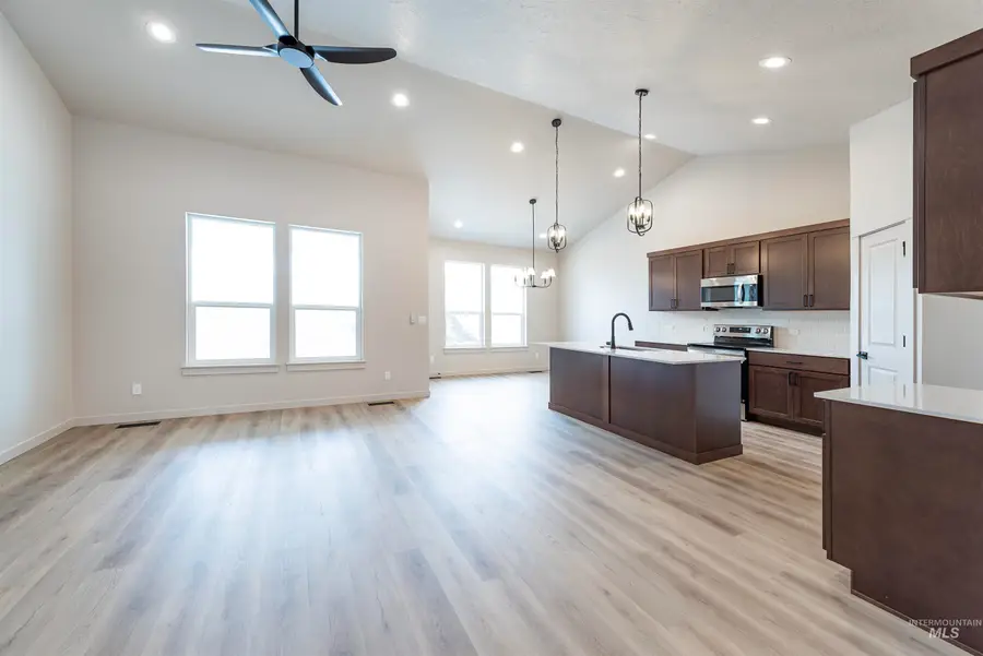 370 S Bumper Way, Boise, ID 83716 - Image #3