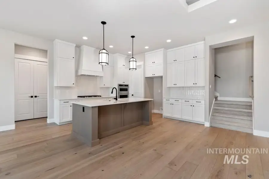 898 W Buroak Dr, Meridian, ID 83642 - Image #2