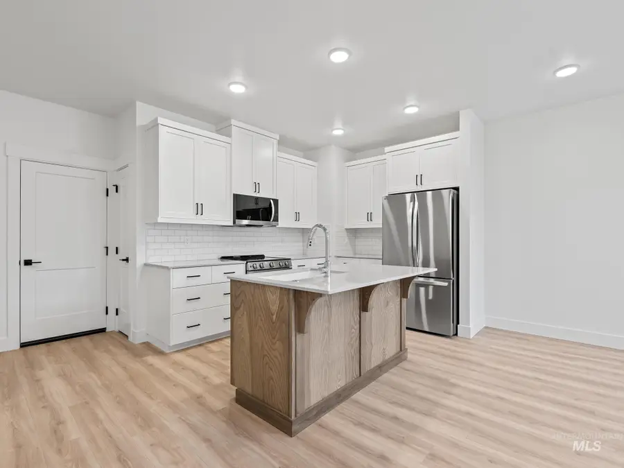 2160 E Deep Purple Ln, Meridian, ID 83642 - Image #2