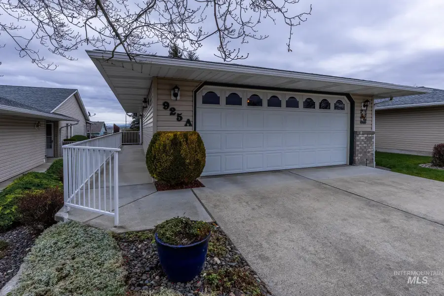 925 Hawthorne Street #A, Lewiston, ID 83501 - #2