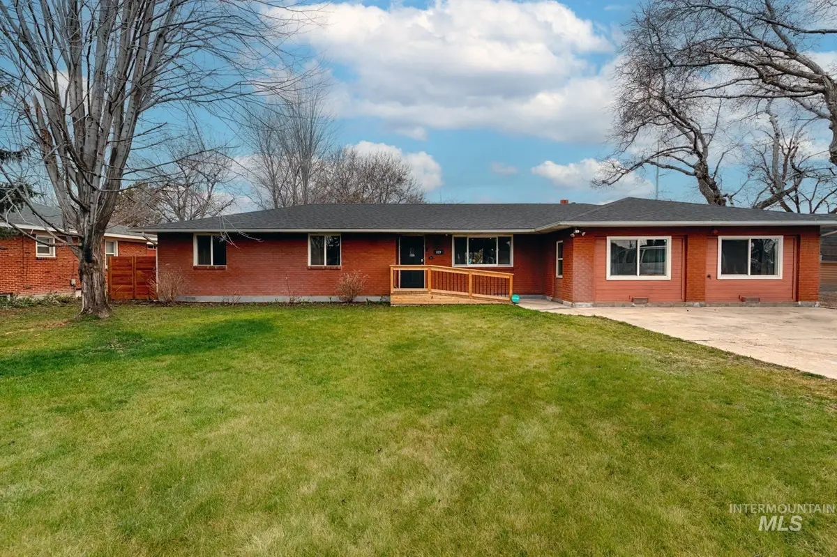 819 S Powerline Rd, Nampa, ID 83686 - #1