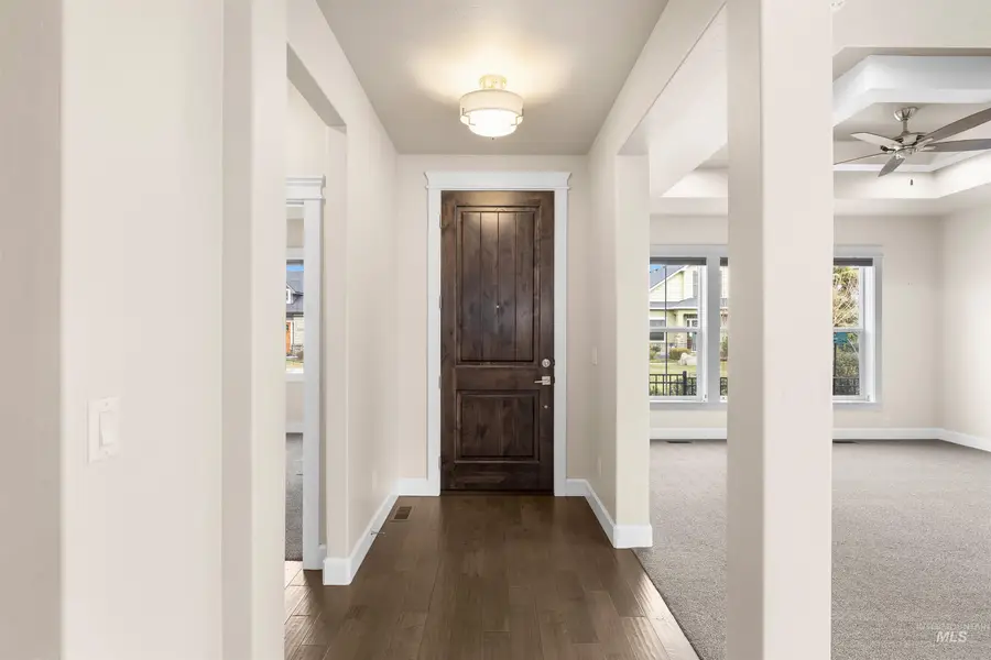 3318 N Park Crossing Ave, Meridian, ID 83646 - #3