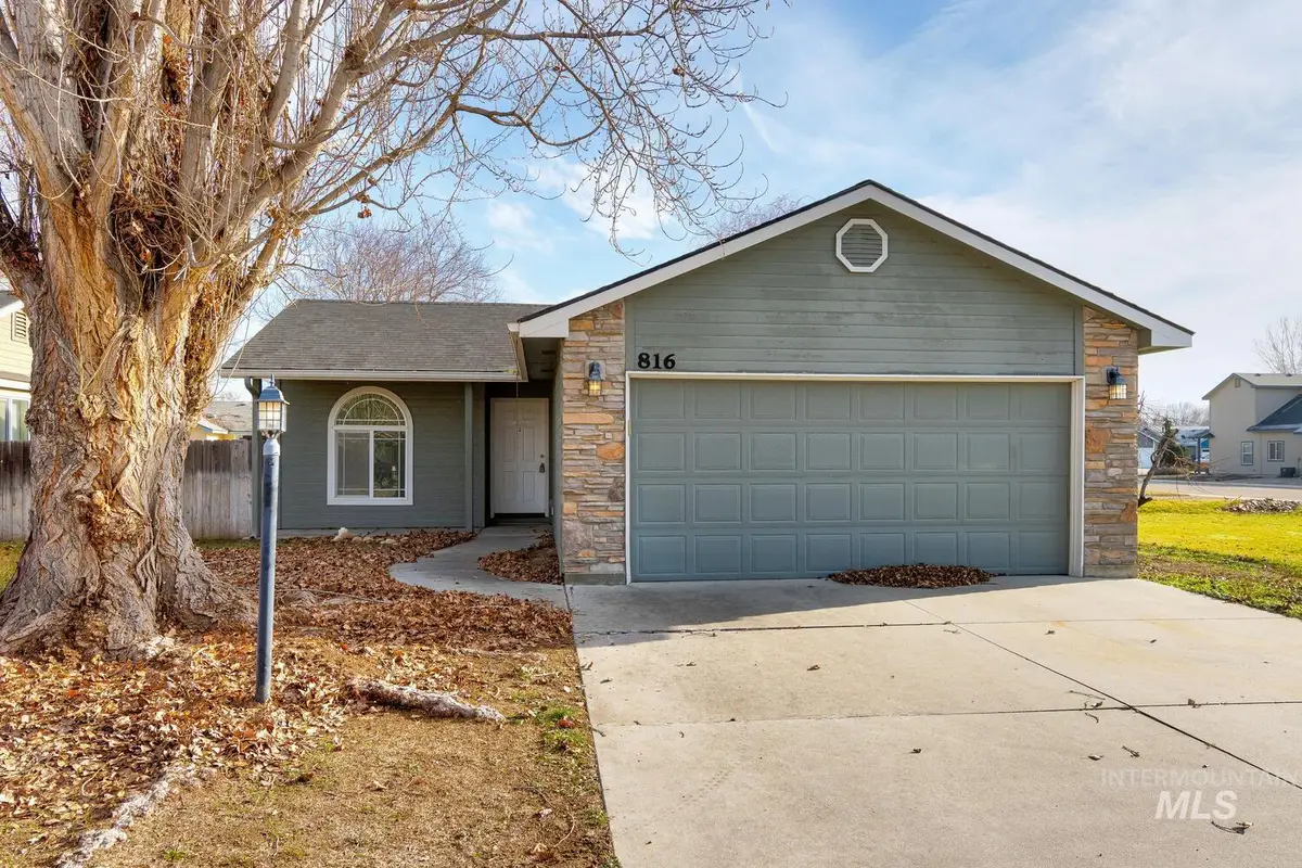 816 Sioux Ave, Emmett, ID 83617 - Image #1