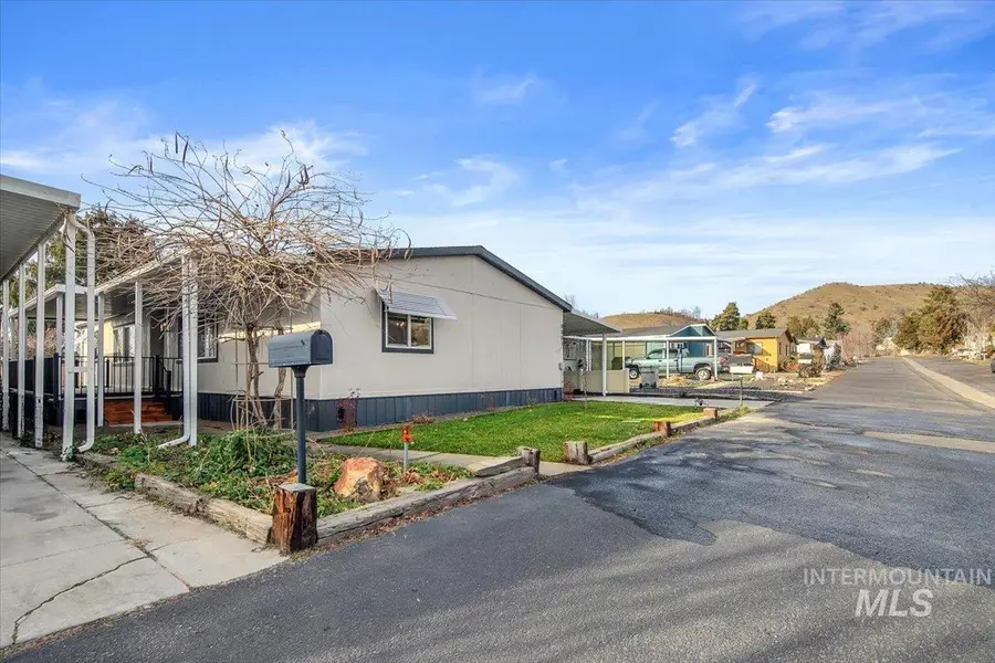 8001 N Roe, Boise, UT 84714 - Image #2
