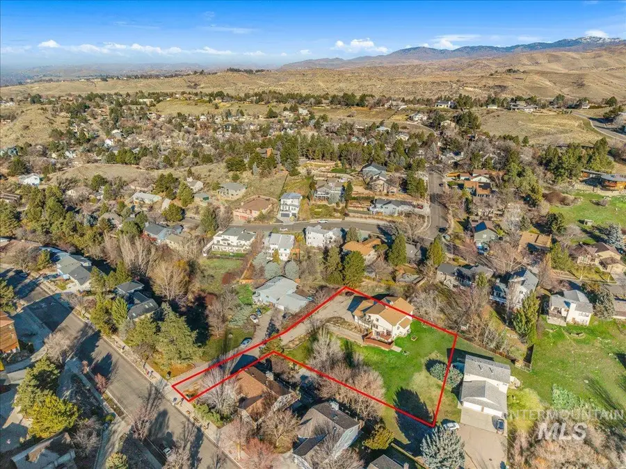 2228 E Roanoke Dr, Boise, ID 83712 - Image #3