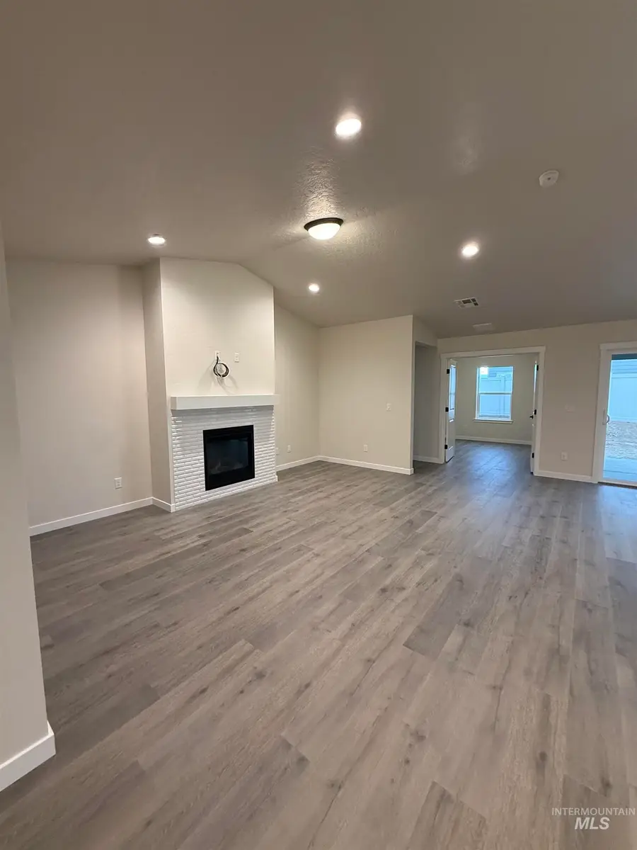 7736 E Meriwether Dr, Nampa, ID 83687 - Image #3