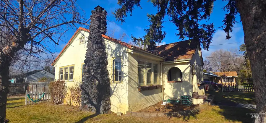 2305 S Gekeler Ln, Boise, ID 83706 - Image #2