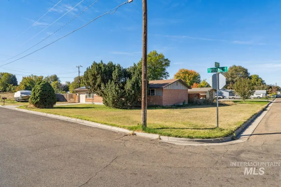 1511 N Indiana Ave, Caldwell, ID 83605 - #3