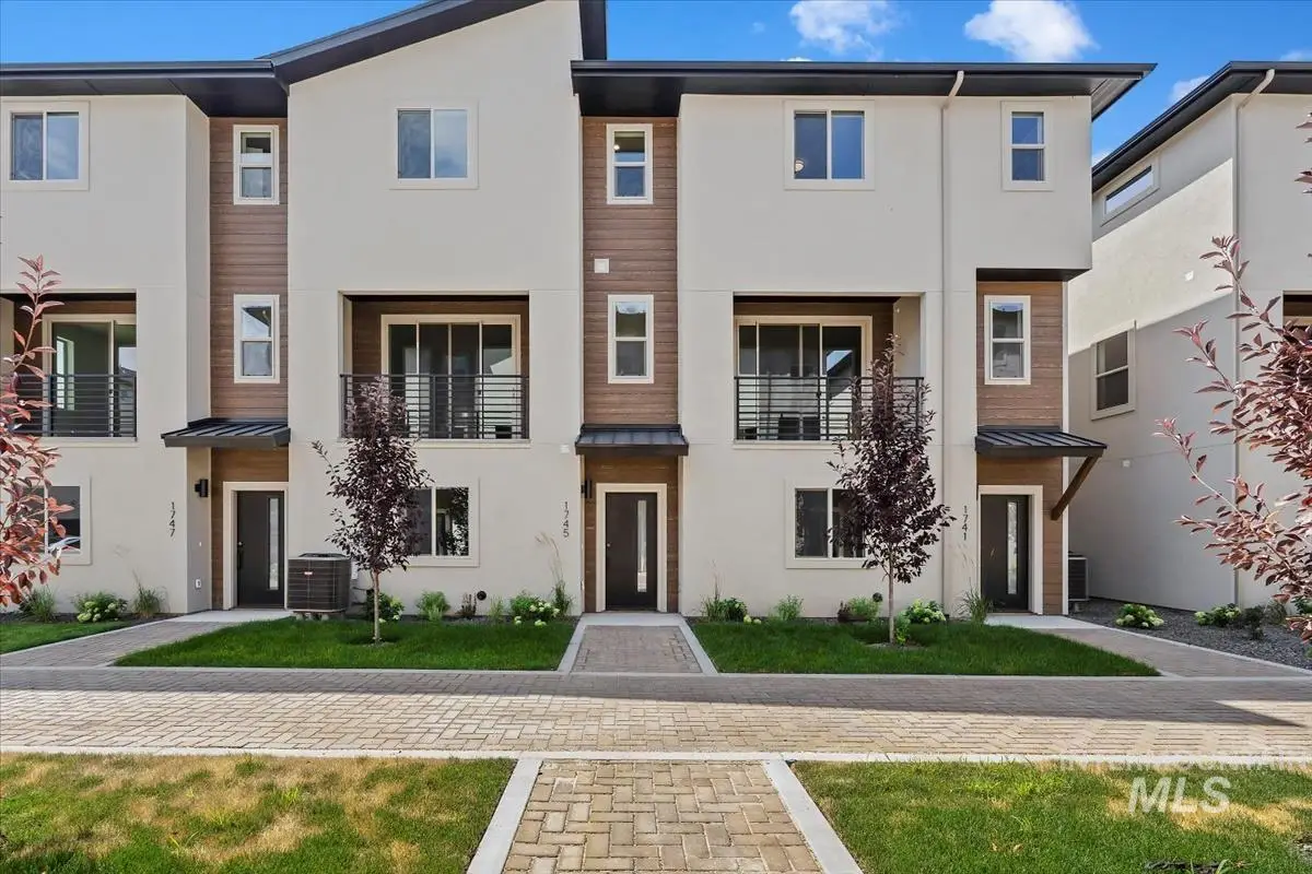 1703 S Rock View Ln, Boise, ID 83705 - Image #1