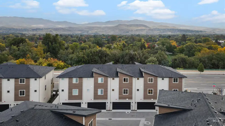 1703 S Rock View Ln, Boise, ID 83705 - Image #2