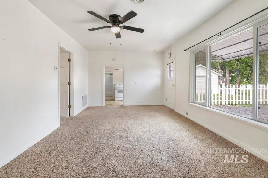 908 Yakima Ave, Filer, ID 83328 - Image #2