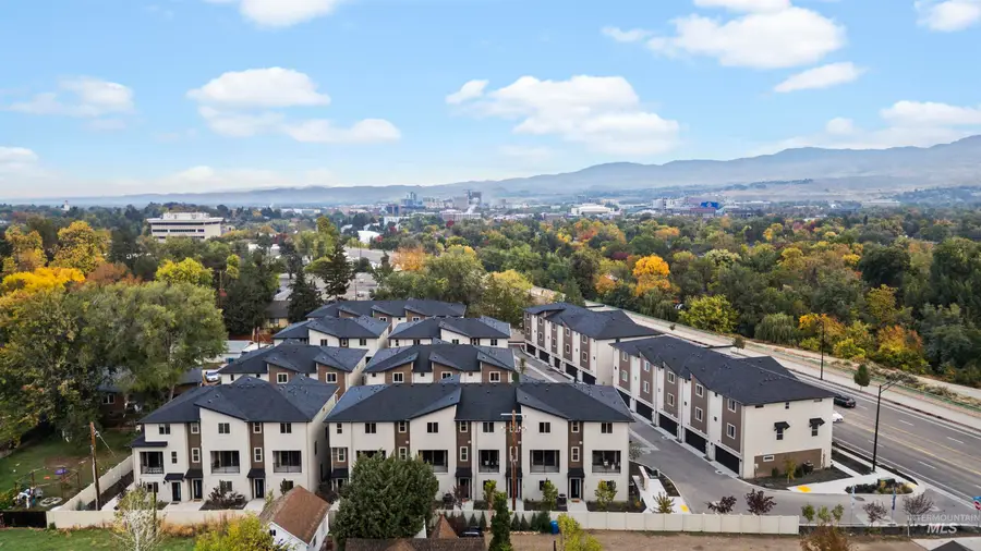 1705 S Rock View Ln, Boise, ID 83705 - Image #2