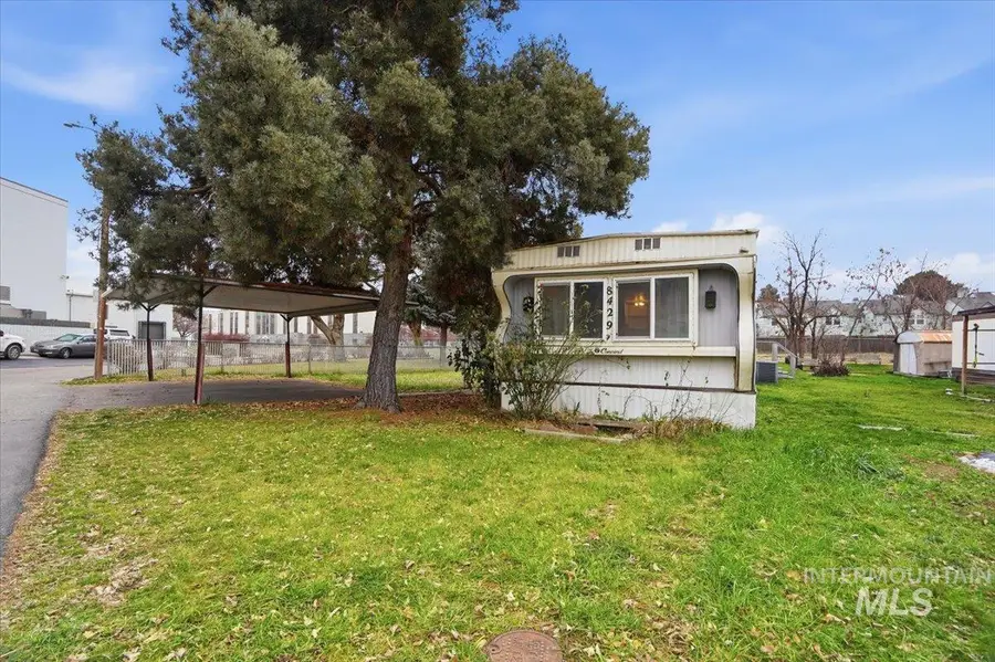 8429 W Irving Ln, Boise, ID 83704 - Image #3