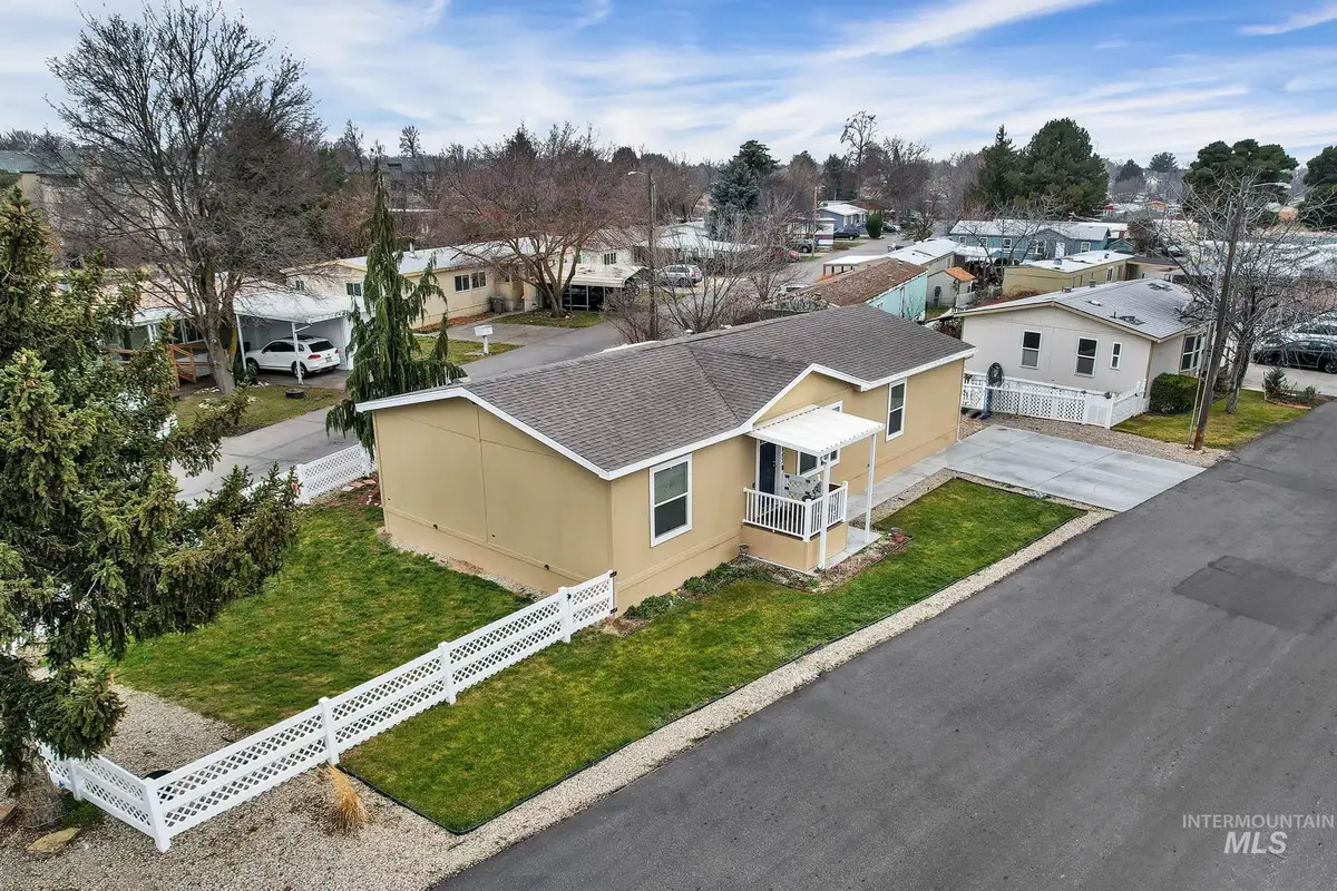 8483 W Irving Ln, Boise, ID 83704 - Image #1