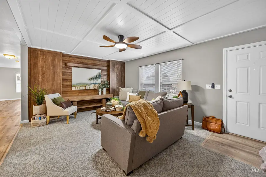 8218 Blue Ridge Ln, Boise, ID 83716 - Image #3