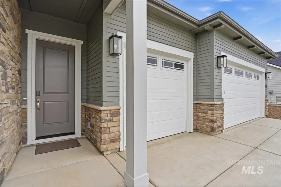 2221 N Kenora Ave, Star, ID 83669 - #2