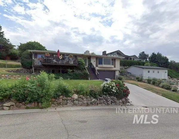 2754 E Starcrest Dr, Boise, ID 83712