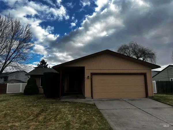 9431 W Hoff Dr, Garden City, ID 83714