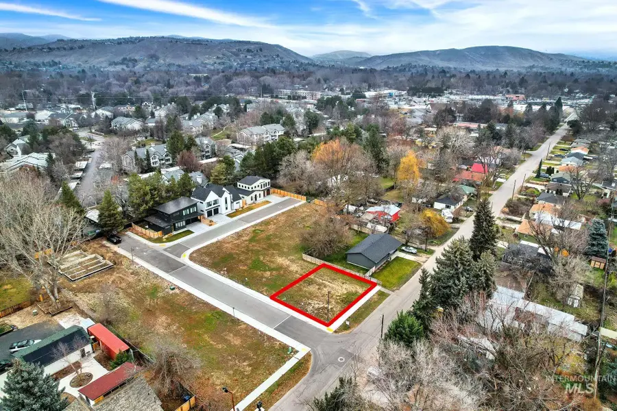 3002 N Water Run Ln, Boise, ID 83703 - Image #3