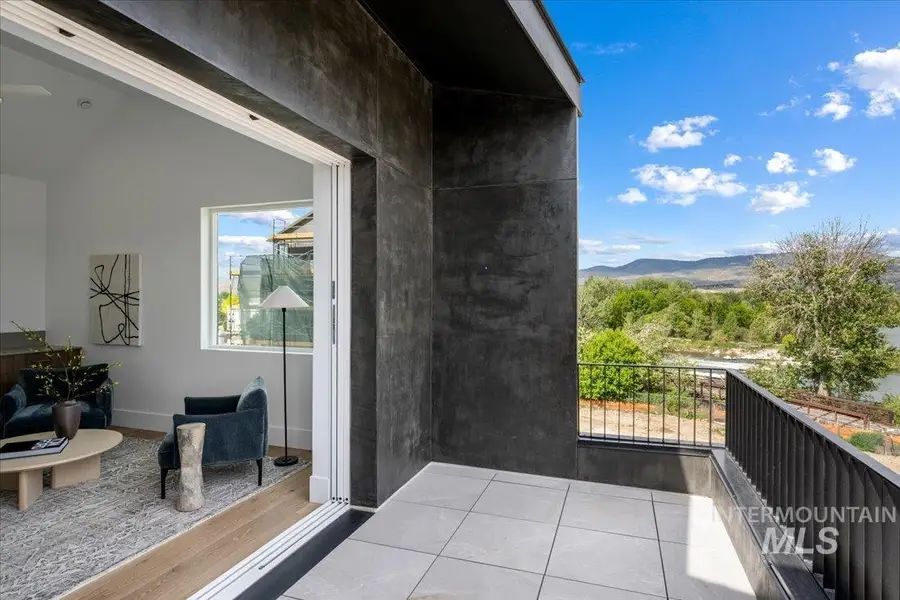 333 E Palapa Lane, Garden City, ID 83714 - Image #2