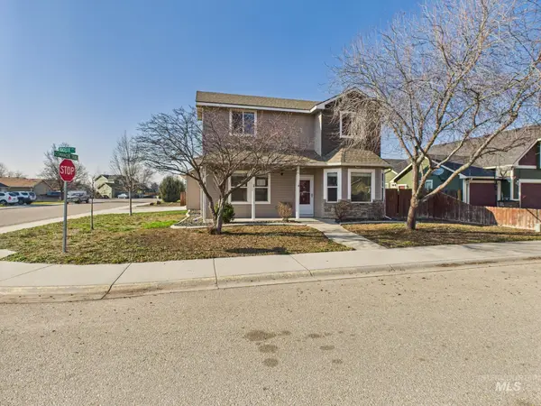 819 Sioux Ave, Emmett, ID 83617